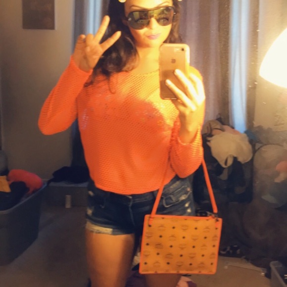 Hi ππ»ββοΈ Iβm Shay , pls read ππΌ below about my closet, sales, and deals - Picture 2 of 4